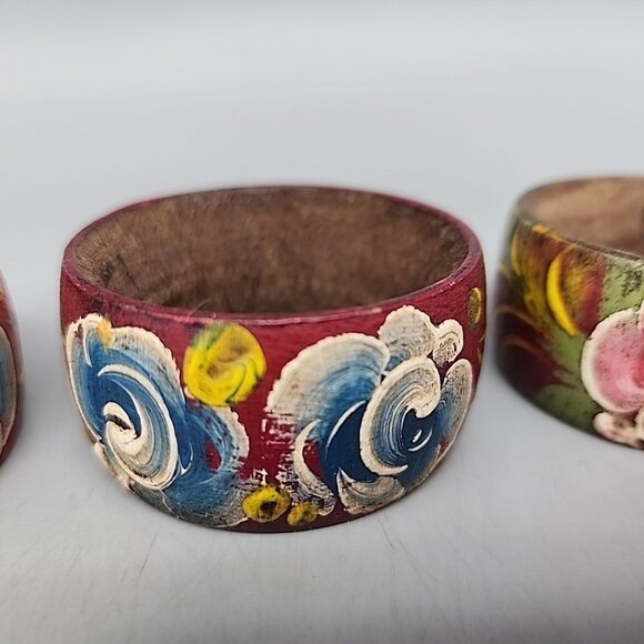 Vintage Set Of 4 Leather Napkin Rings Hand Painted Floral Weathered West Germany - Picture 4 of 8